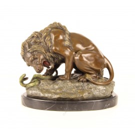 Sculptura leu versus sarpe