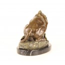 Sculptura leu versus sarpe